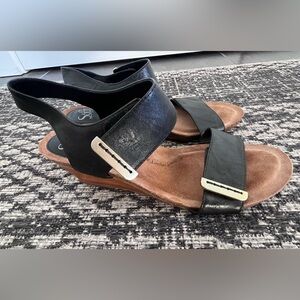 Sofft women’s sandals. Black leather. Size 10M.